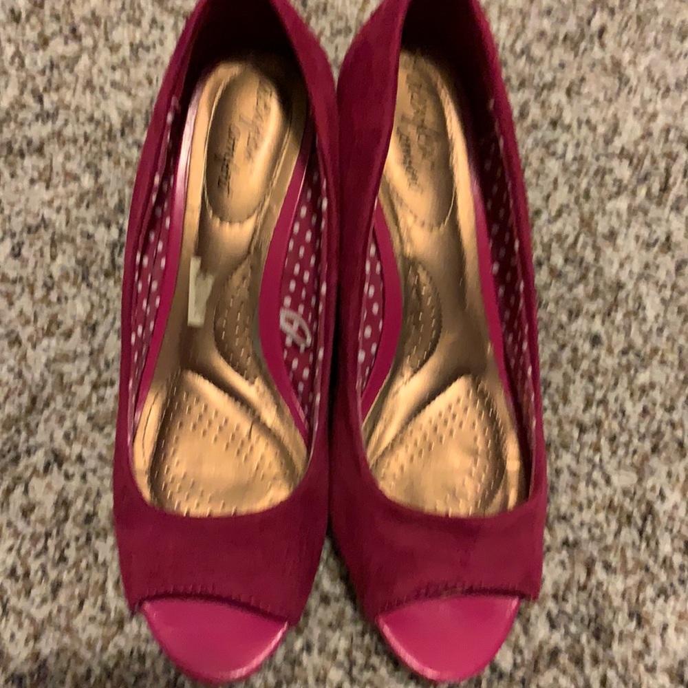 Fuchsia pumps